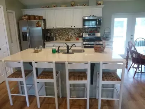 Kitchen - 1001 Mcclellan Rd, Frostproof, FL 33843 photo 3 of 8