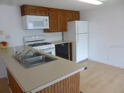 Kitchen - 1001 Mcclellan Rd, Frostproof, FL 33843 photo 7 of 8