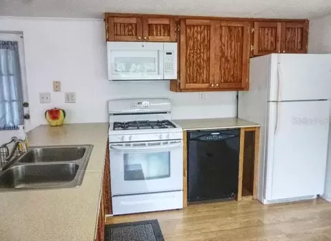 Kitchen - 1001 Mcclellan Rd, Frostproof, FL 33843 photo 8 of 8