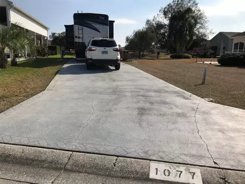 1077 Caravan Loop, Polk City, FL 33868