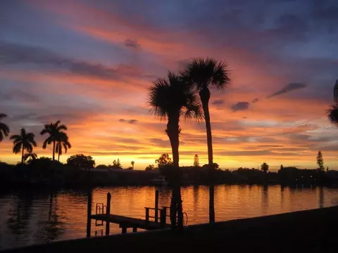521 Plaza Seville Ct #43, Treasure Island, FL 33706