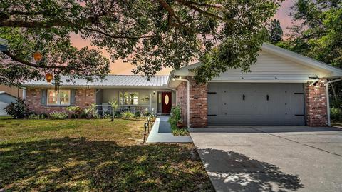 209 Greenleaf Ln, Polk City, FL 33868