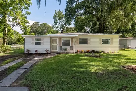 1010 Valencia Rd, Plant City, FL 33563
