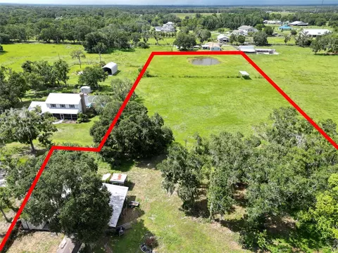 408 Cloverleaf Dr, Lithia, FL 33547