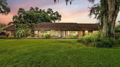 9352 Redhawk Bend Dr, Lakeland, FL 33810