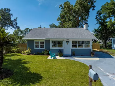 130 Bates Ave SE, Winter Haven, FL 33880