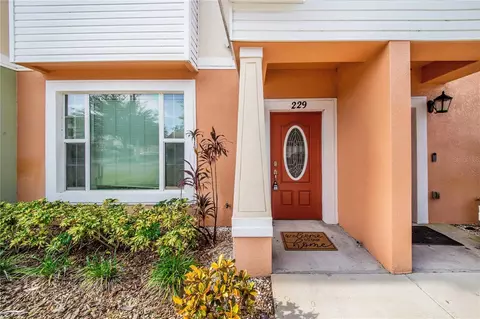 229 Alexander Woods Dr, Plant City, FL 33563
