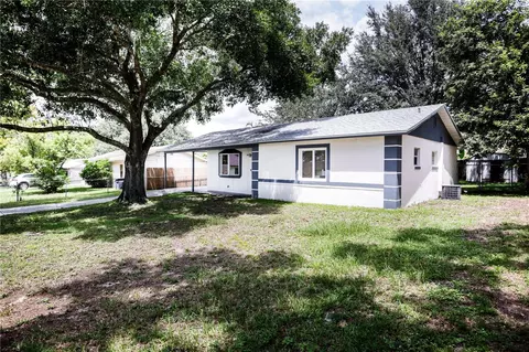 220 Valencia Dr, Auburndale, FL 33823