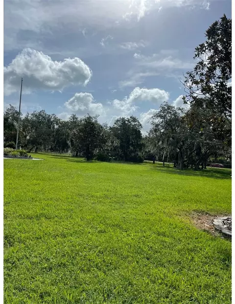 402 2nd St, Auburndale, FL 33823