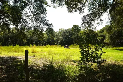 1002 Hug N Farm Ln, Zephyrhills, FL 33540