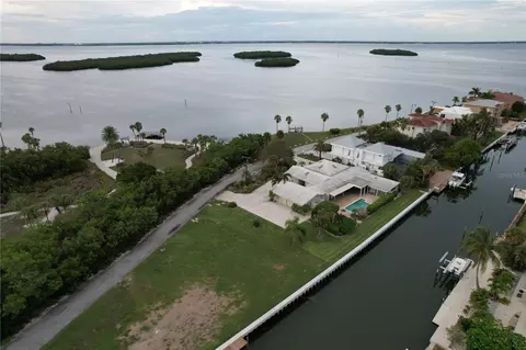 554 Jessmyth Dr, Longboat Key, FL 34228