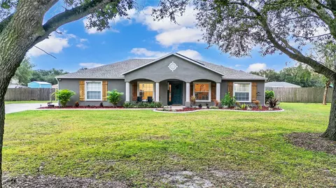 9335 Barrington Oaks Dr, Dover, FL 33527