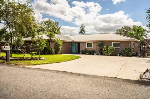 311 Greenwoods Dr, Lakeland, FL 33813