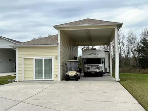 1125 Motorcoach Dr, Polk City, FL 33868