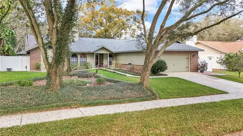 2704 Saint Cloud Oaks Dr, Valrico, FL 33594