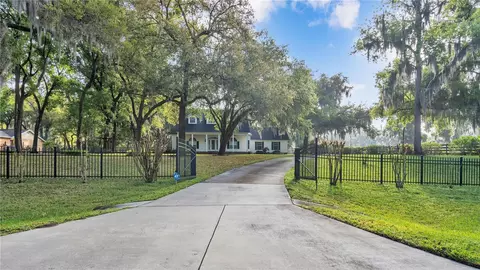 8436 Southwood Oaks St, Lithia, FL 33547
