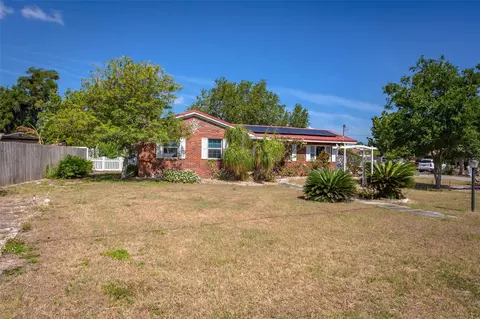 955 N 9th St, Eagle Lake, FL 33839