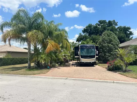 1118 Motorcoach Dr, Polk City, FL 33868