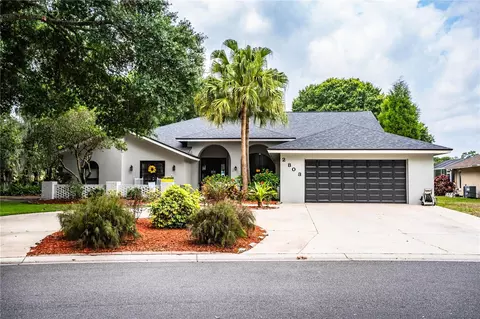 2803 Forest Club Dr, Plant City, FL 33566