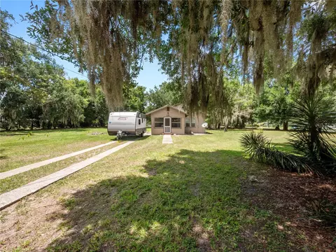 121 8th St NE, Fort Meade, FL 33841