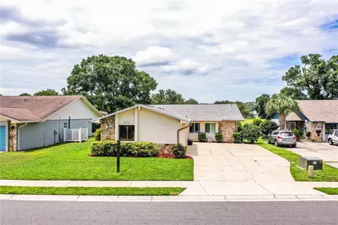 833 Rockingham Rd, Lakeland, FL 33803
