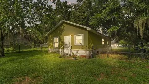 2102 Clemons Rd, Plant City, FL 33566