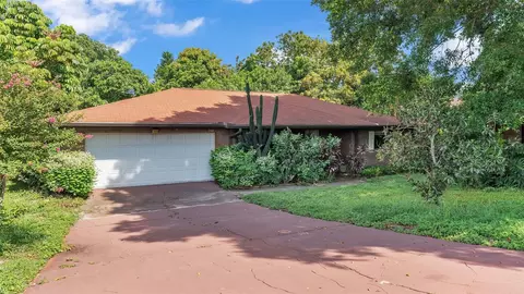 140 Lake Ring Dr, Winter Haven, FL 33884