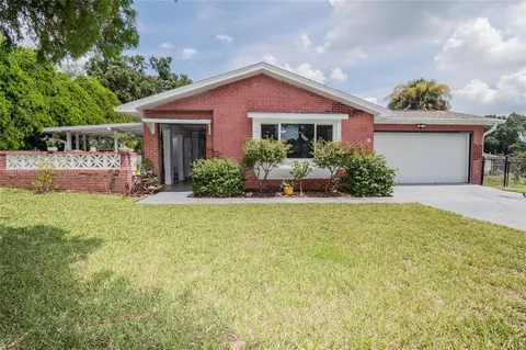 11 Spruce Ct, Davenport, FL 33837