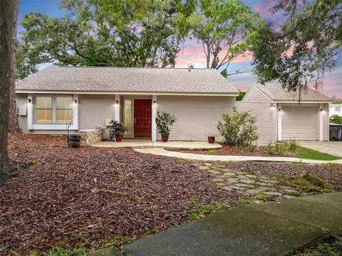 3207 Fox Lake Dr, Tampa, FL 33618