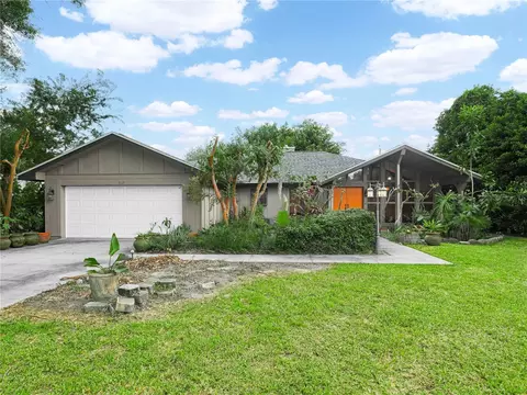 717 Royal Glen Dr, Lakeland, FL 33813