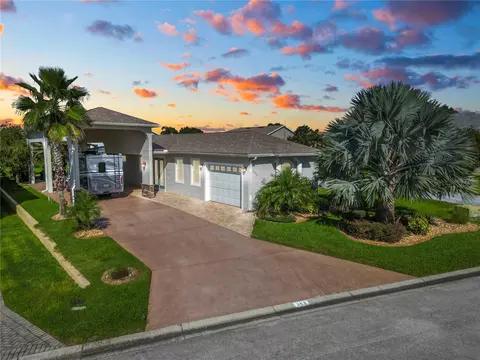 352 Motorcoach Dr S, Polk City, FL 33868
