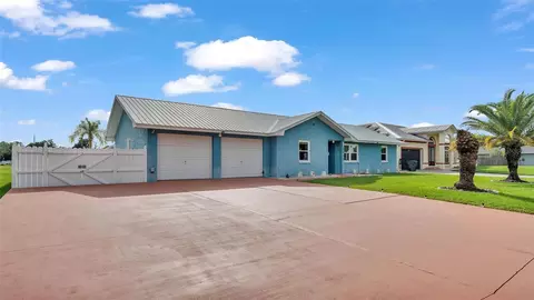4950 Southwind Dr, Mulberry, FL 33860
