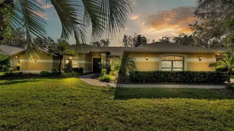 2806 Pine Club Dr, Plant City, FL 33566