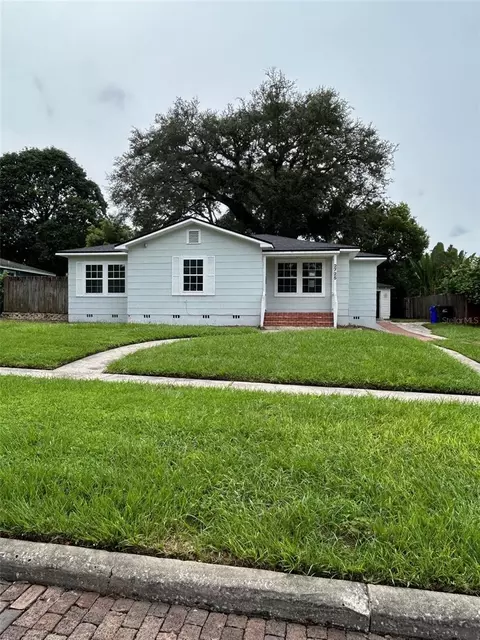 2725 Derbyshire Ave, Lakeland, FL 33803