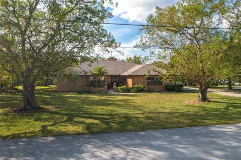 24 Lake Ave, Winter Haven, FL 33880