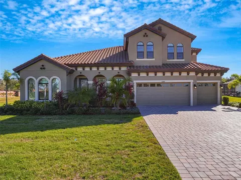 10469 Meadowrun Dr, Lithia, FL 33547