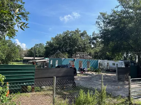 2902 Robinson Rd, Plant City, FL 33565