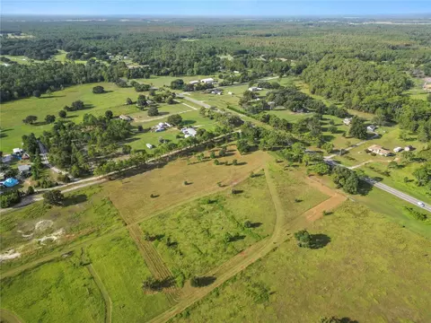 Commonwealth Avenue N, Polk City, FL 33868