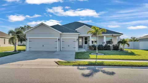 241 Walkers Point Dr, Auburndale, FL 33823