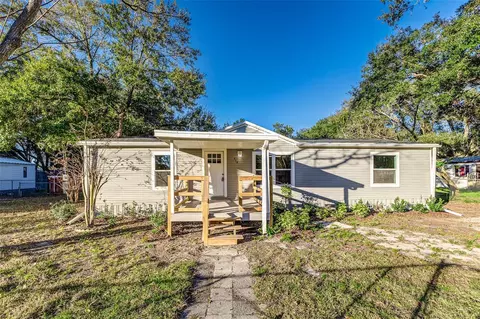 714 1st St, Polk City, FL 33868