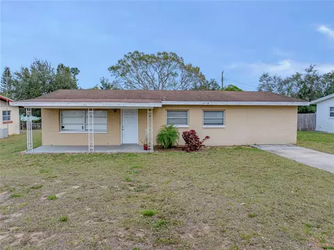 411 8th St S, Dundee, FL 33838