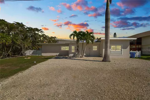 6805 Holmes Blvd, Holmes Beach, FL 34217