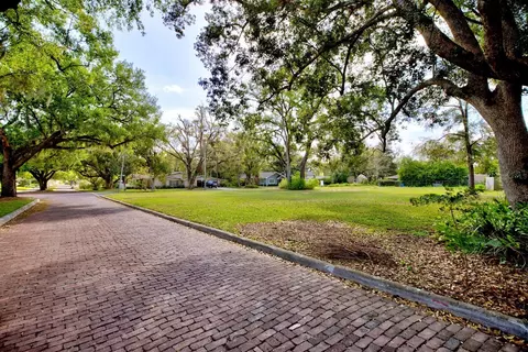 1245 Easton Dr, Lakeland, FL 33803