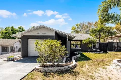 707 Greenbrough Dr, Lake Wales, FL 33853
