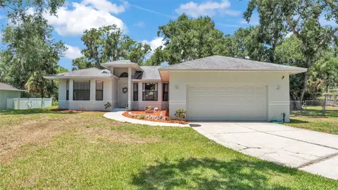 6735 Forestwood Dr W, Lakeland, FL 33811