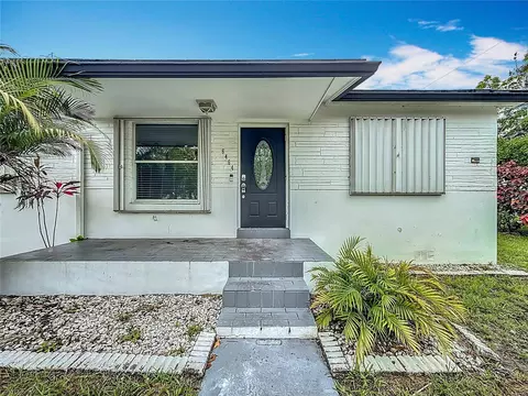 6464 Mcclellan St, Hollywood, FL 33024