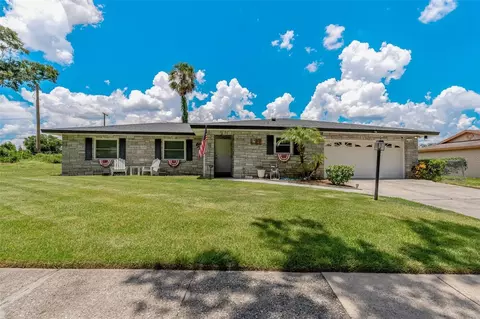704 Queens Ct, Seffner, FL 33584 photo 1