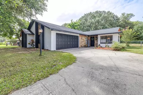 910 Van Dr, Auburndale, FL 33823