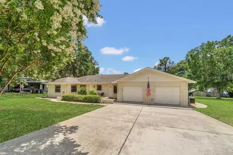 224 Lakeshore Dr, Polk City, FL 33868