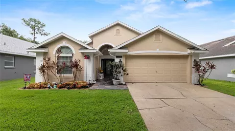 5718 Hawklake Rd, Lithia, FL 33547